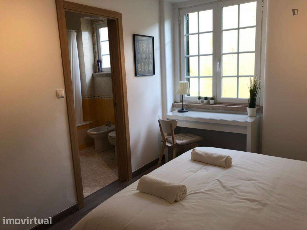 Quarto - localizado em Intendente Lisbon - Grande imagem: 2/12