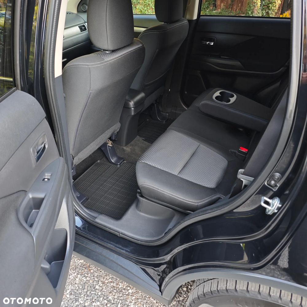 Mitsubishi Outlander 2.2 DI-D 4WD Intense - 14