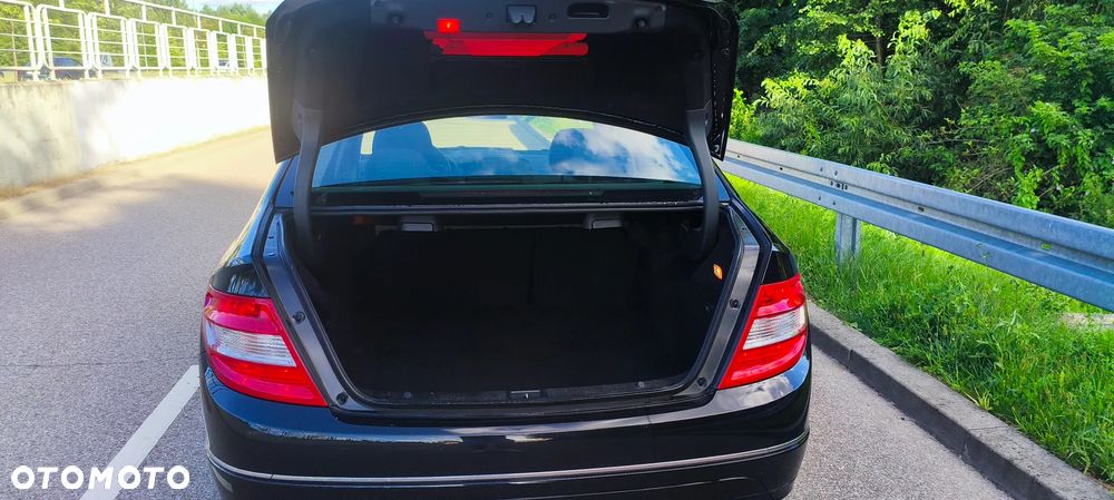 Mercedes-Benz Klasa C 180 Kompressor BlueEFFICIENCY Elegance - 20