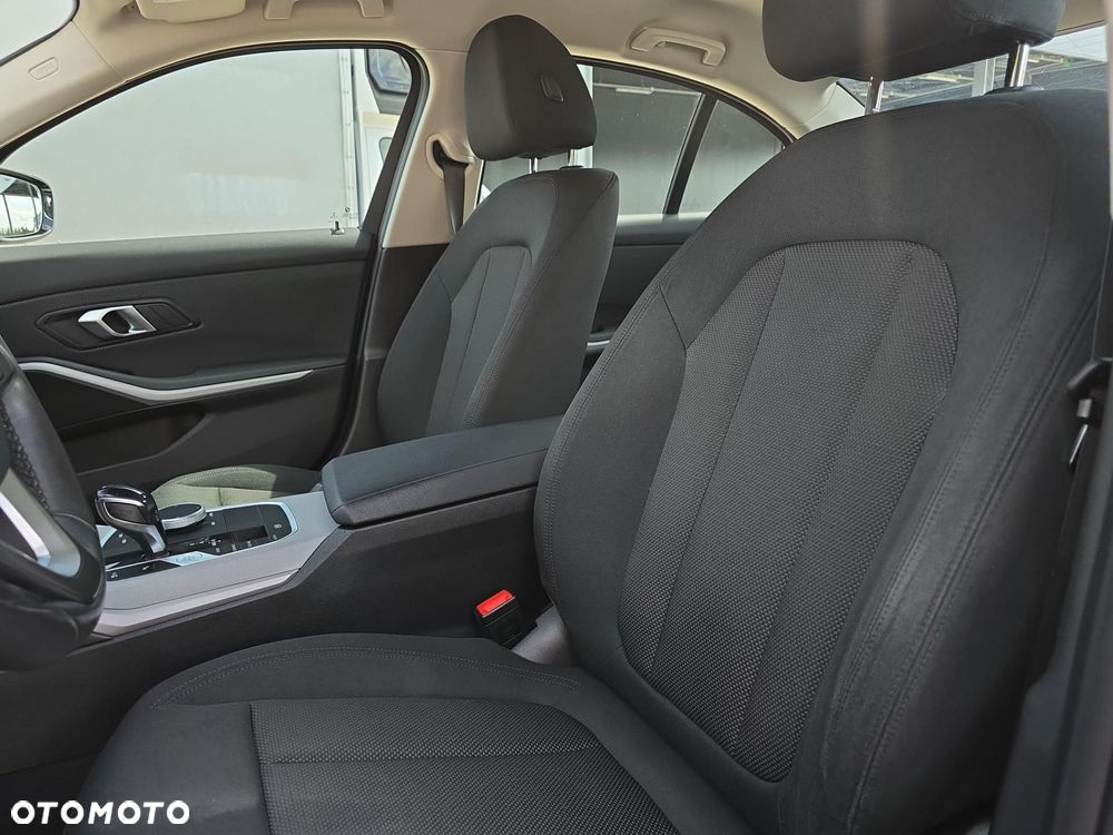 BMW Seria 3 318d - 14