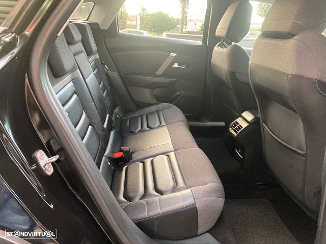 Citroën C4 PureTech 130 Stop&Start SHINE - 32