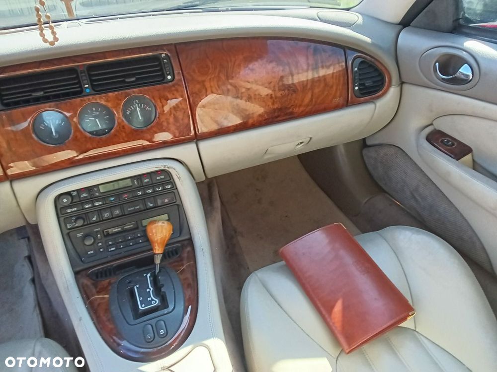Jaguar XK8 - 11