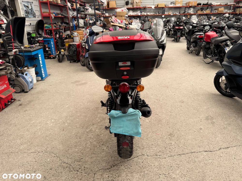 Royal Enfield HNTR - 8