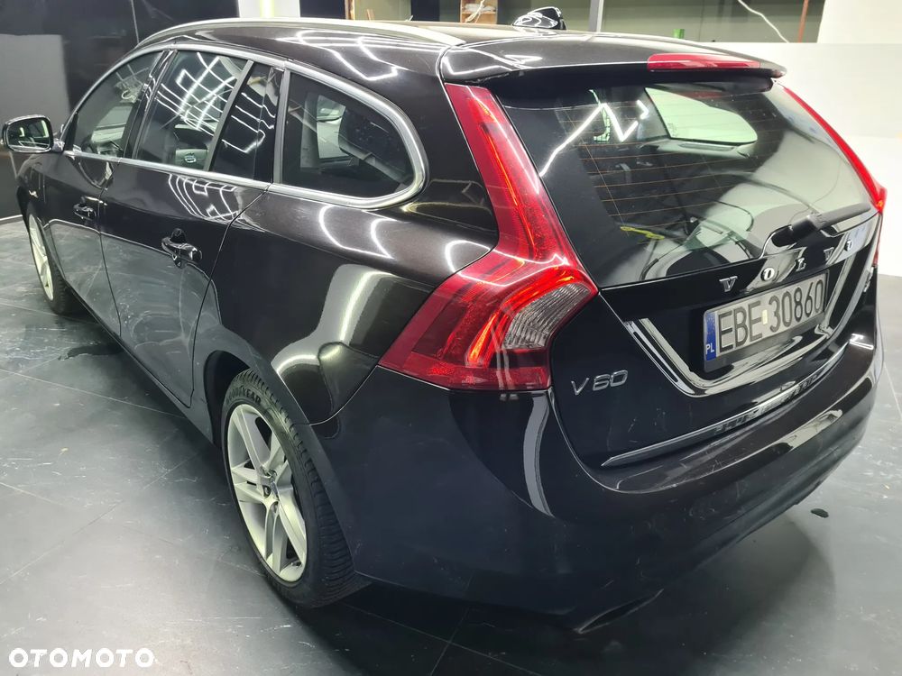 Volvo V60 D6 AWD Plug-in Hybrid Summum - 8
