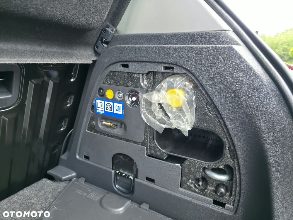 Opel Corsa 1.4 16V 150 Jahre - 18