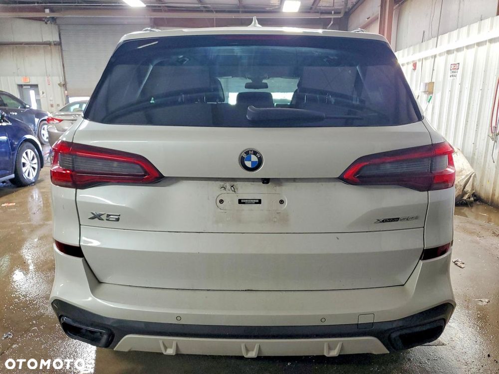 BMW X5 xDrive50i - 8