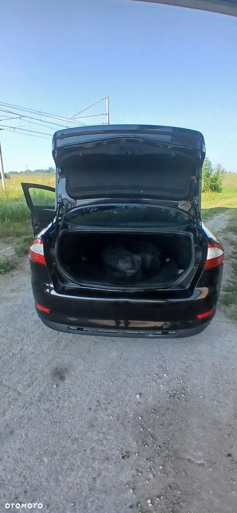 Ford Mondeo 1.8 Ambiente - 19