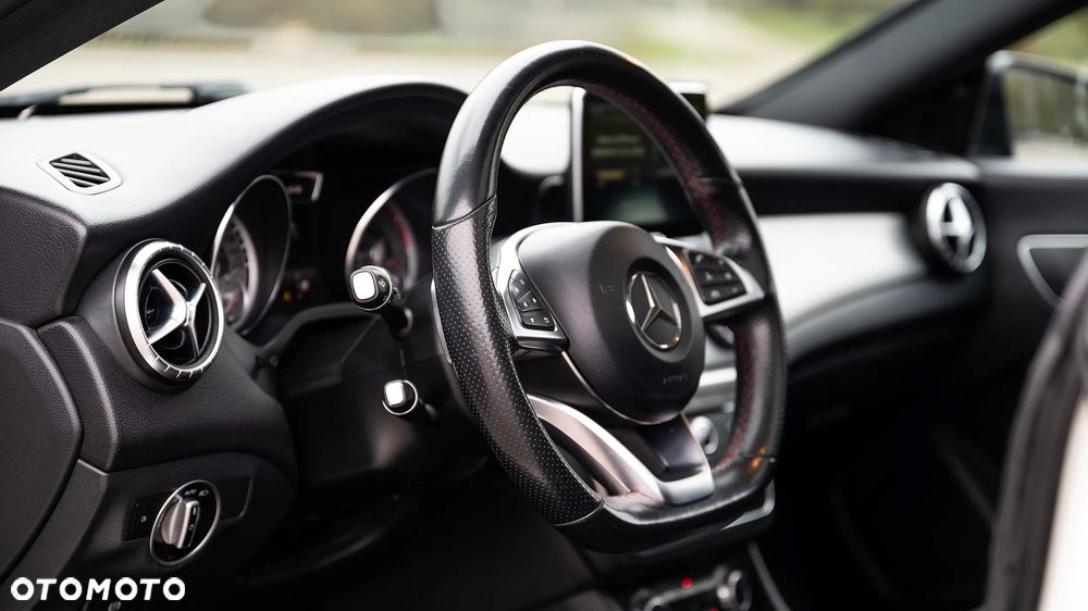 Mercedes-Benz CLA 200 7G-DCT AMG Line - 10