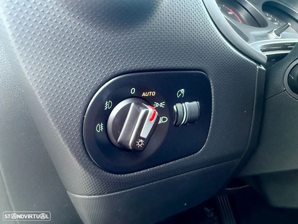 SEAT Leon 1.6 TDI ECOMOTIVE Sport Start/Stop - 19