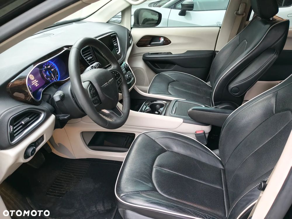 Chrysler Pacifica - 8