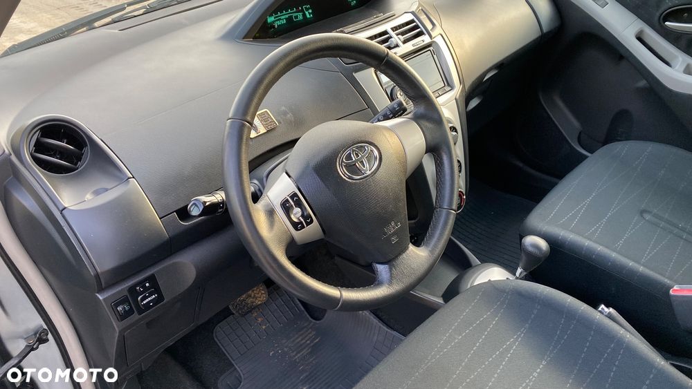 Toyota Yaris 1.4 D-4D Sol MM - 12