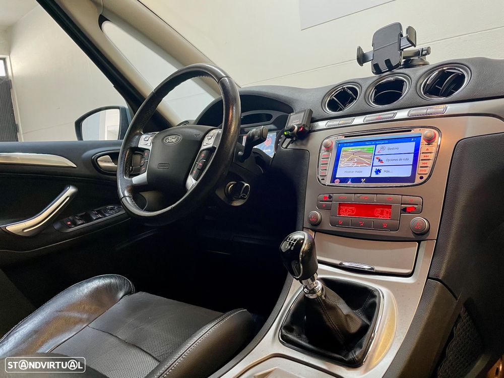 Ford S-Max 2.0 TDCi Titanium 7L - 28