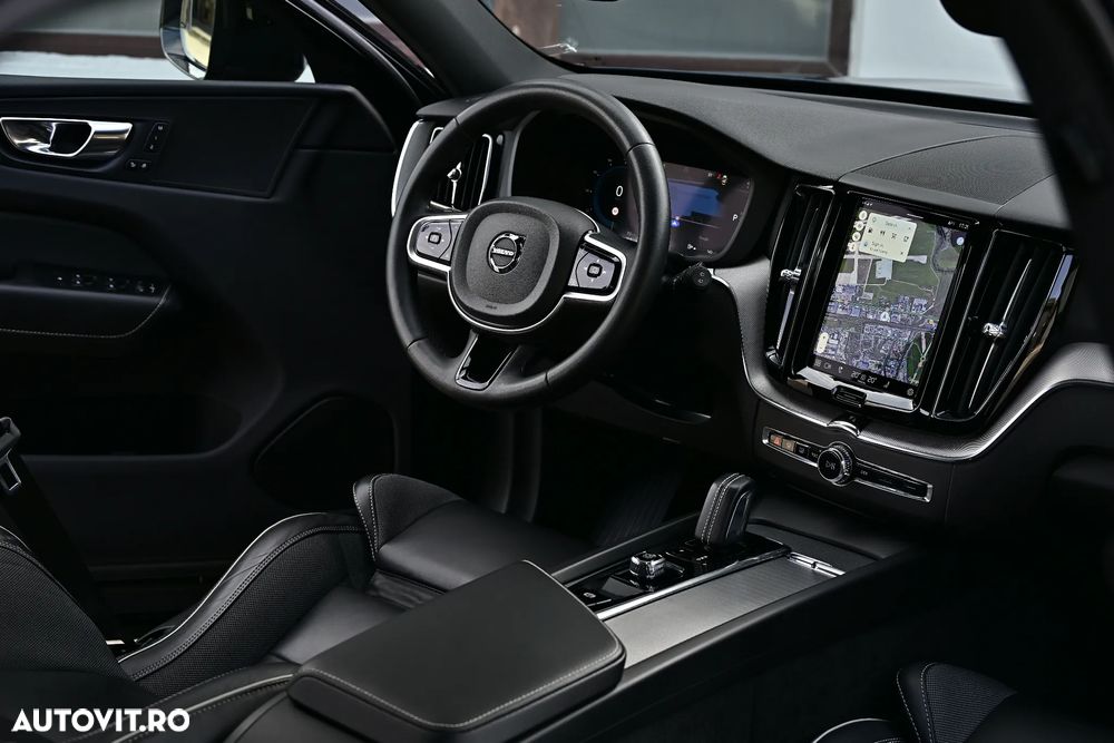 Volvo XC 60 B4 MHEV AT8 AWD R-Design - 33