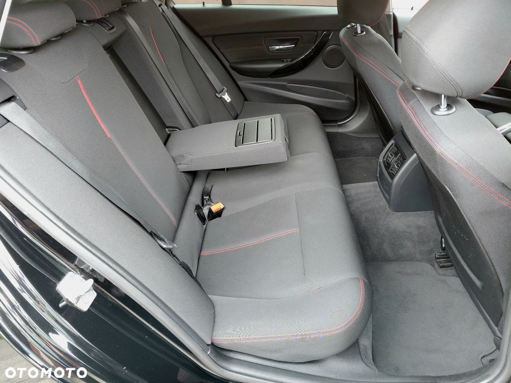 BMW Seria 3 320i M Sport - 15