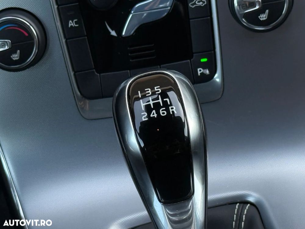 Volvo V60 D2 DRIVe Momentum - 26