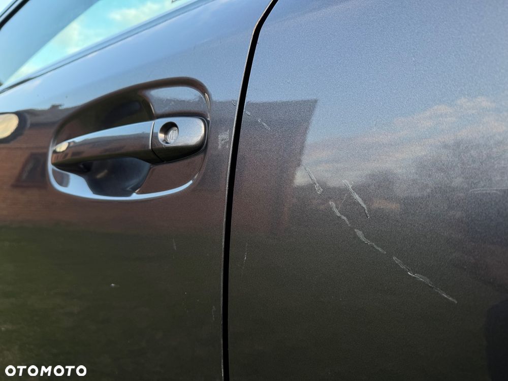 Toyota Avensis 2.0 D-4D - 35