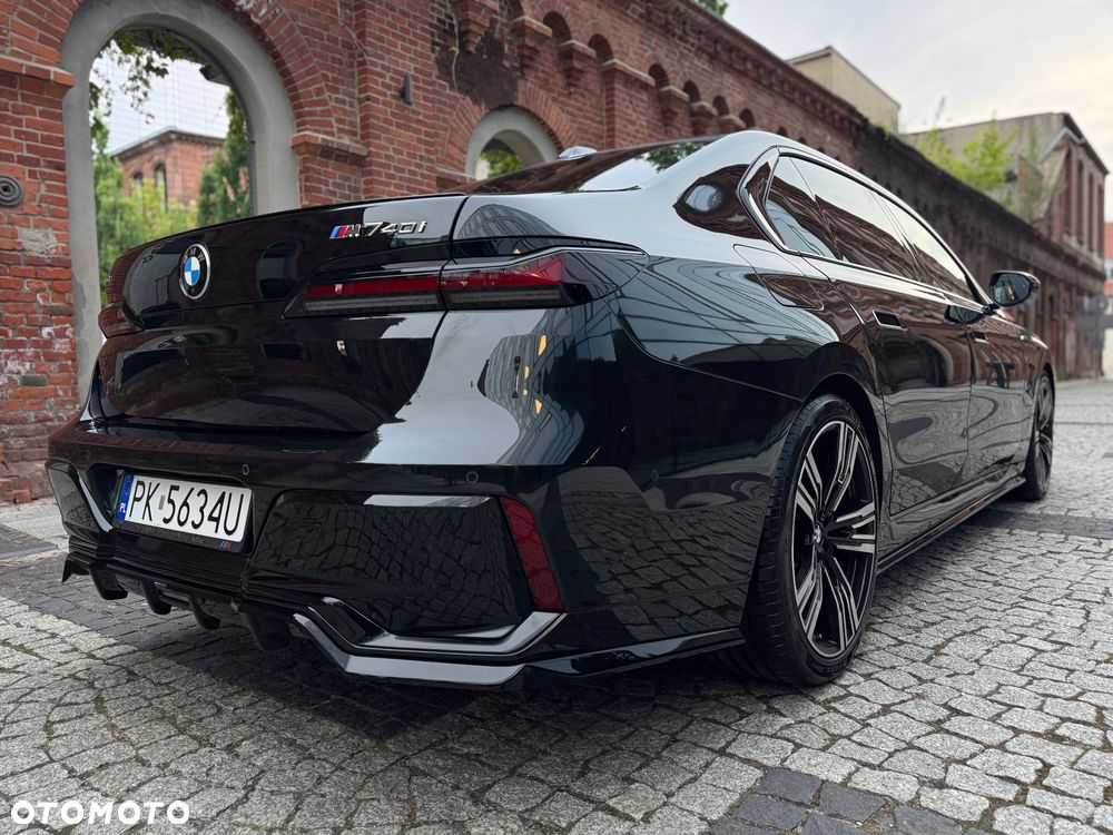 BMW Seria 7 740i - 8