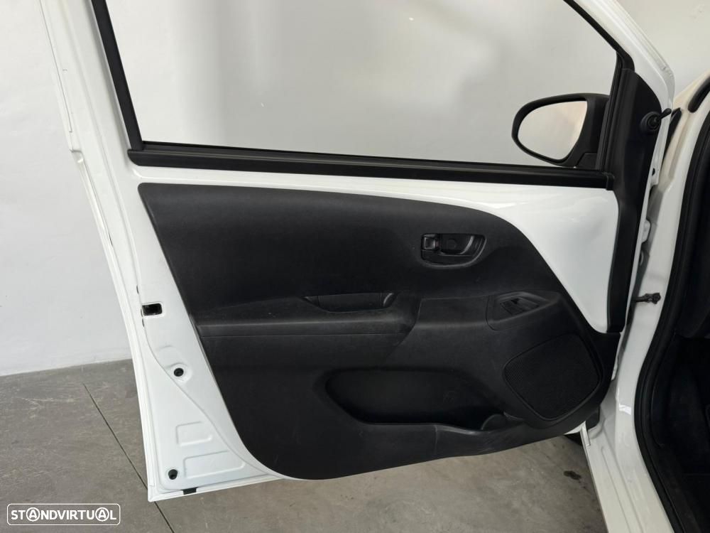 Toyota Aygo x-business - 25