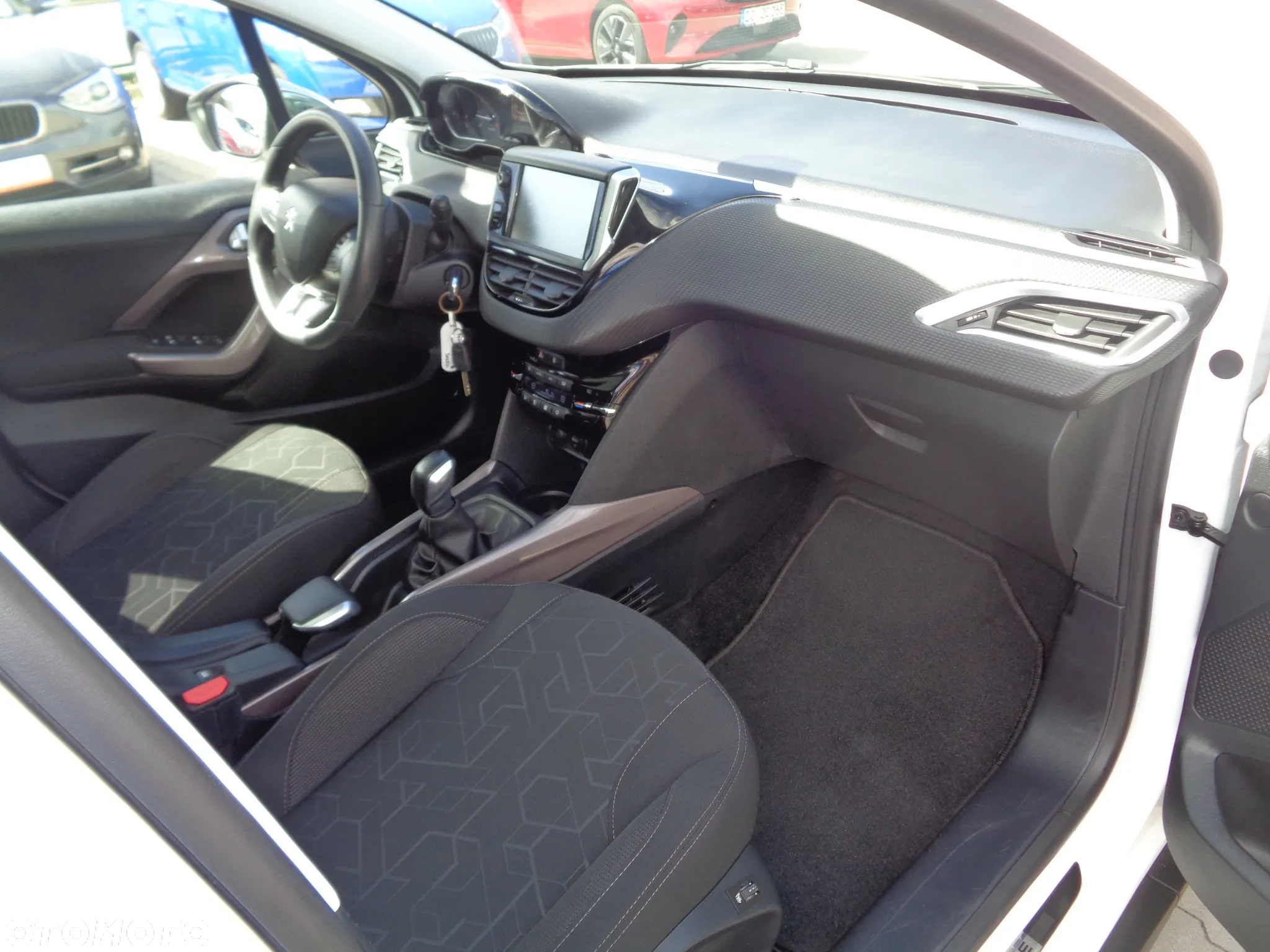 Peugeot 2008 1.2 Pure Tech Style - 24