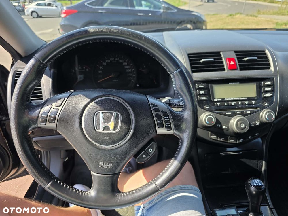 Honda Accord 2.0 Executive - 21