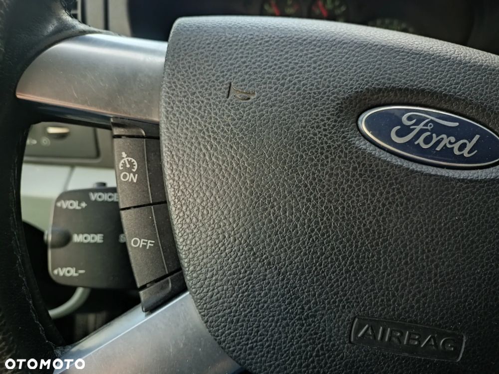 Ford Transit 300L Trend - 23