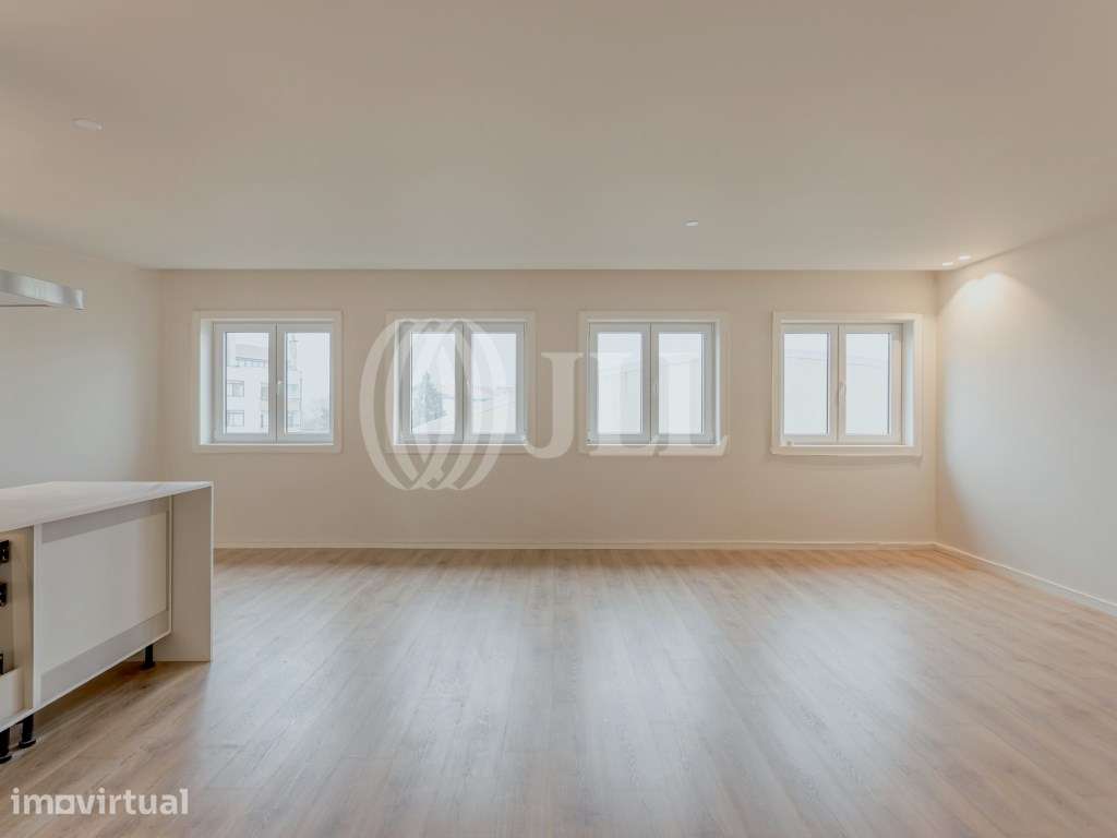 Apartamento T4 com varanda e garagem nas Antas Porto - Grande imagem: 2/32