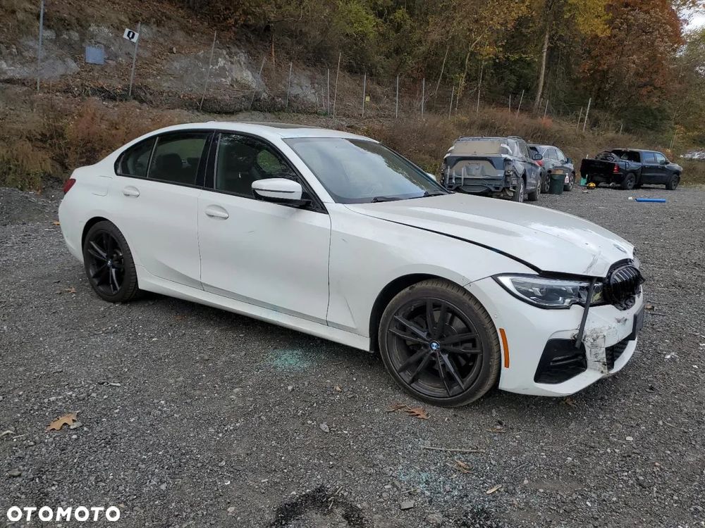 BMW Seria 3 330i xDrive - 4