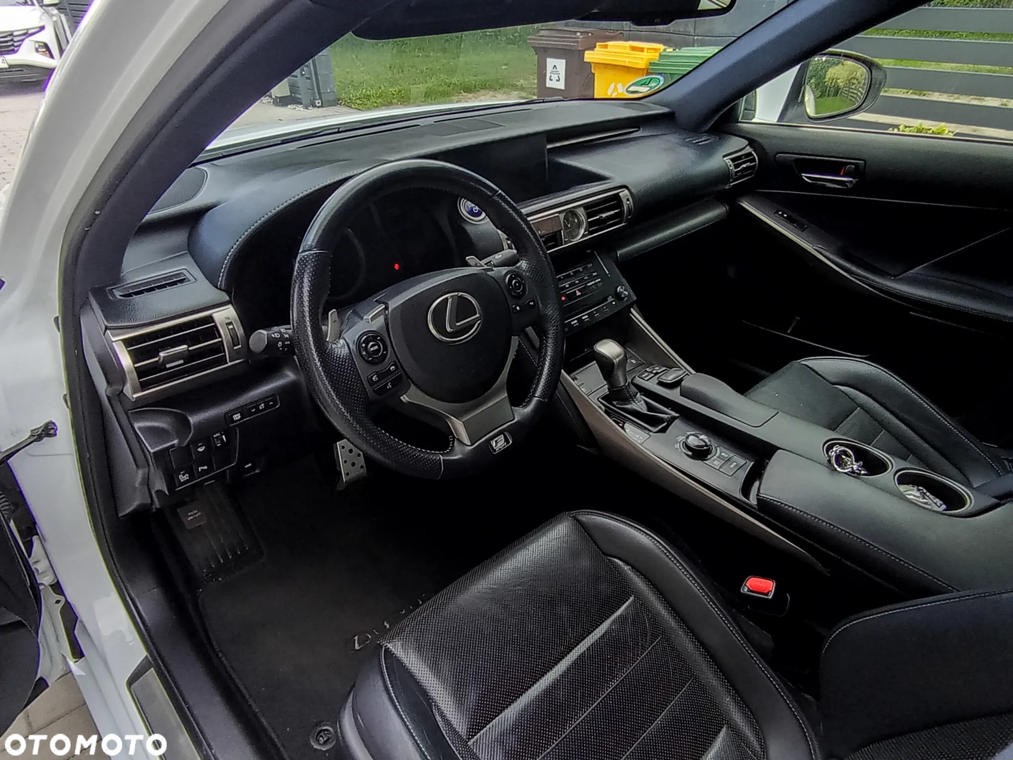 Lexus IS 300h F Sport - 26