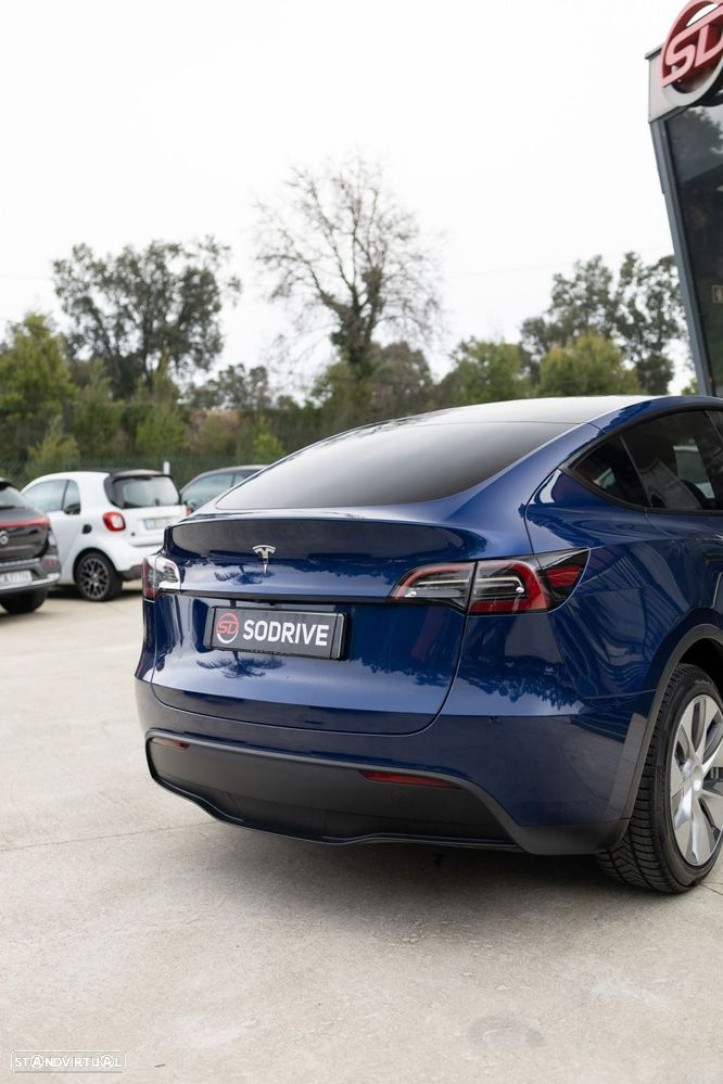 Tesla Model Y Standard RWD - 29