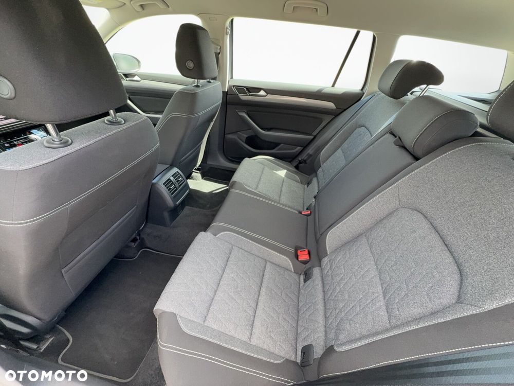 Volkswagen Passat - 33