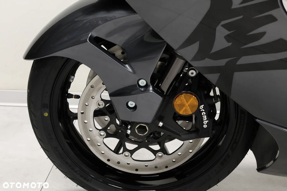 Suzuki GSX - 32