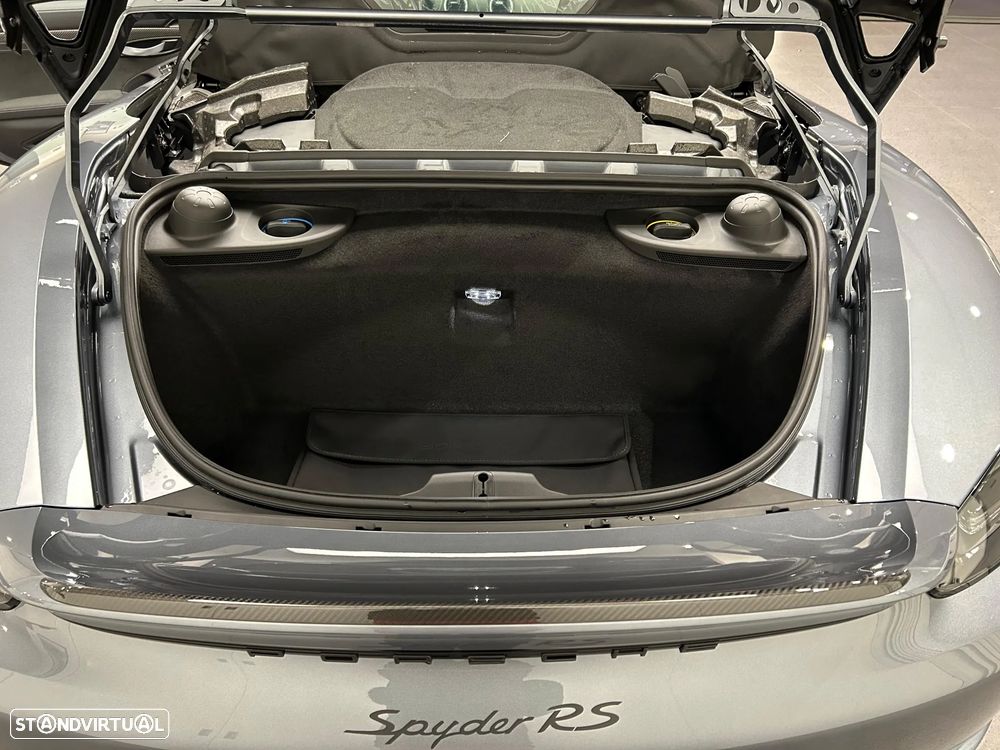 Porsche 718 Spyder - 24