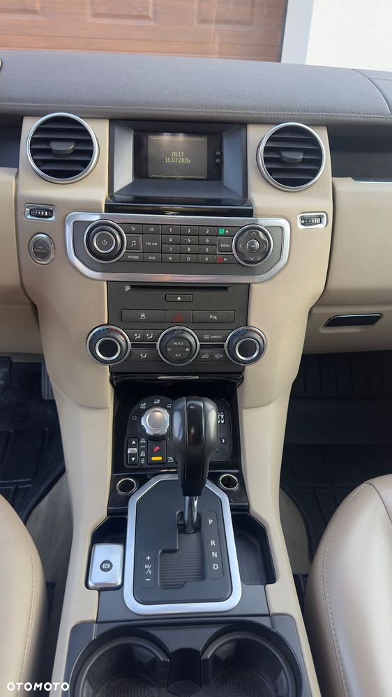 Land Rover Discovery 3.0D V6 SE - 29