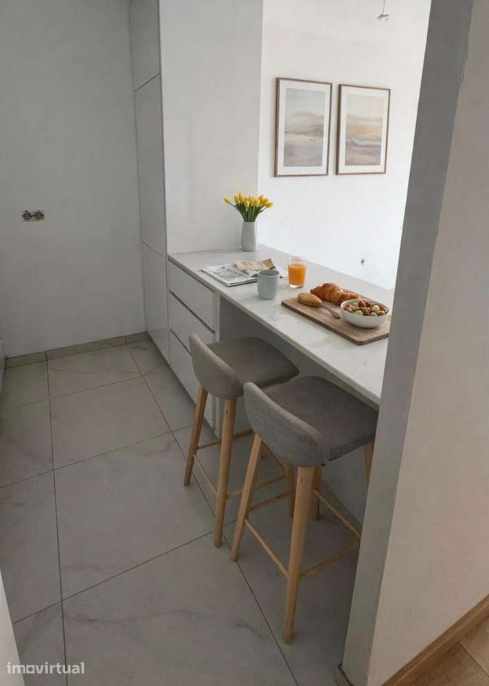 Fantástico T1 com varanda, lugar de garagem com vista para o S. João - Grande imagem: 5/10