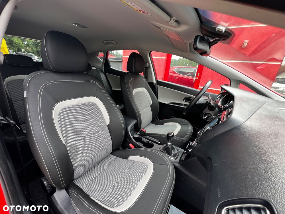 Kia Ceed 1.4 CVVT Attract - 24