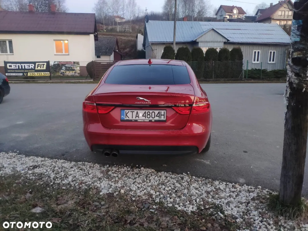 Jaguar XF 2.0 i4D R-Sport - 8