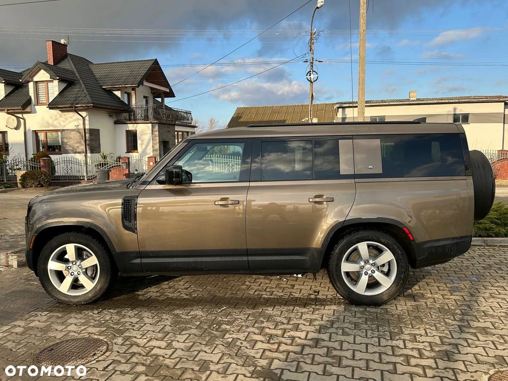 Land Rover Defender - 1