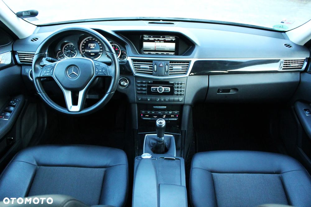 Mercedes-Benz Klasa E 200 CGI BlueEffICIENCY Avantgarde - 22