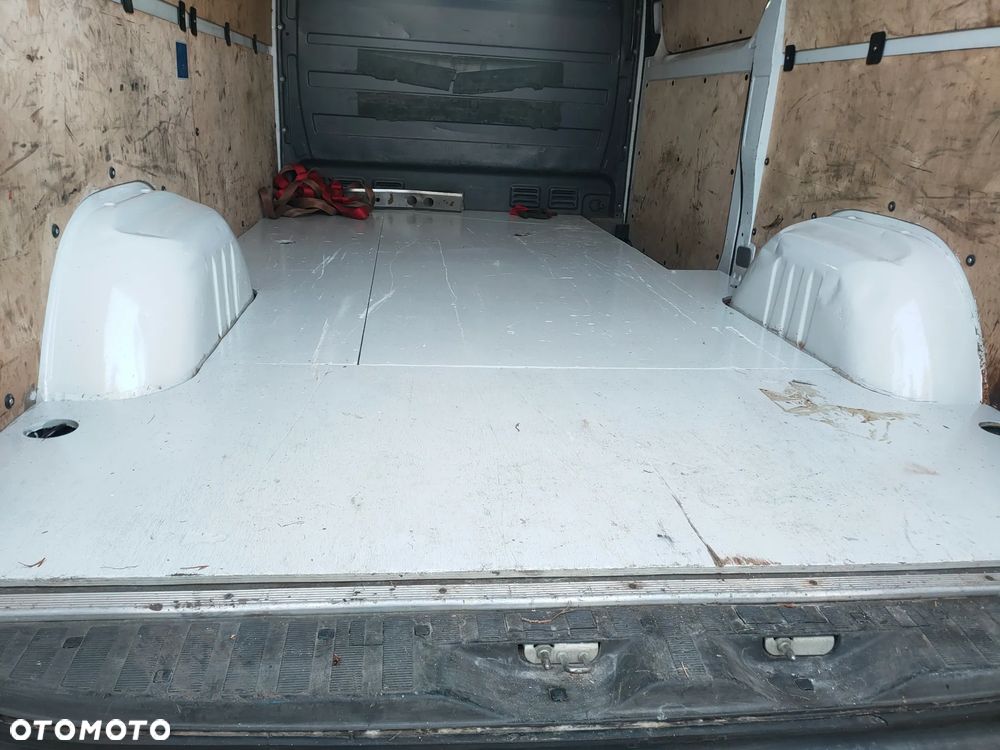 Mercedes-Benz Sprinter - 14