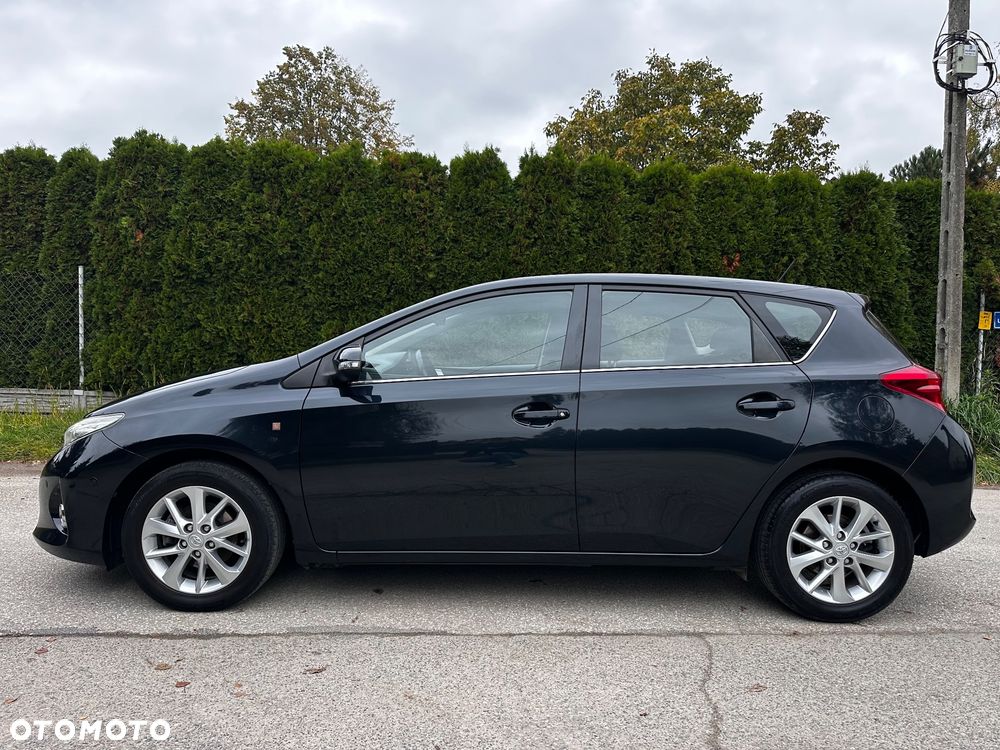 Toyota Auris 2013 photo 5
