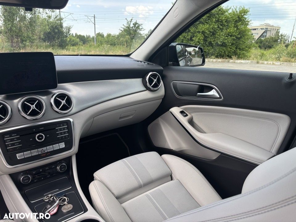 Mercedes-Benz GLA - 25