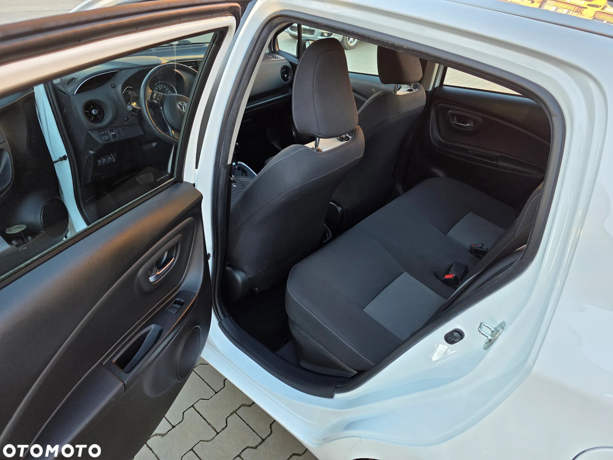 Toyota Yaris Hybrid 1.5 VVT-i Comfort - 12
