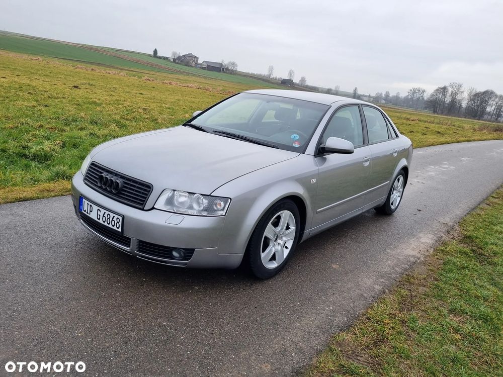 Audi A4 Limousine - 1