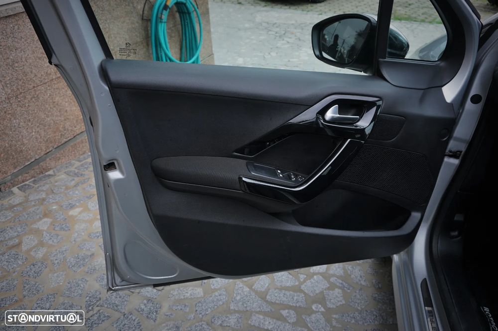 Peugeot 208 1.6 BlueHDi Style - 10