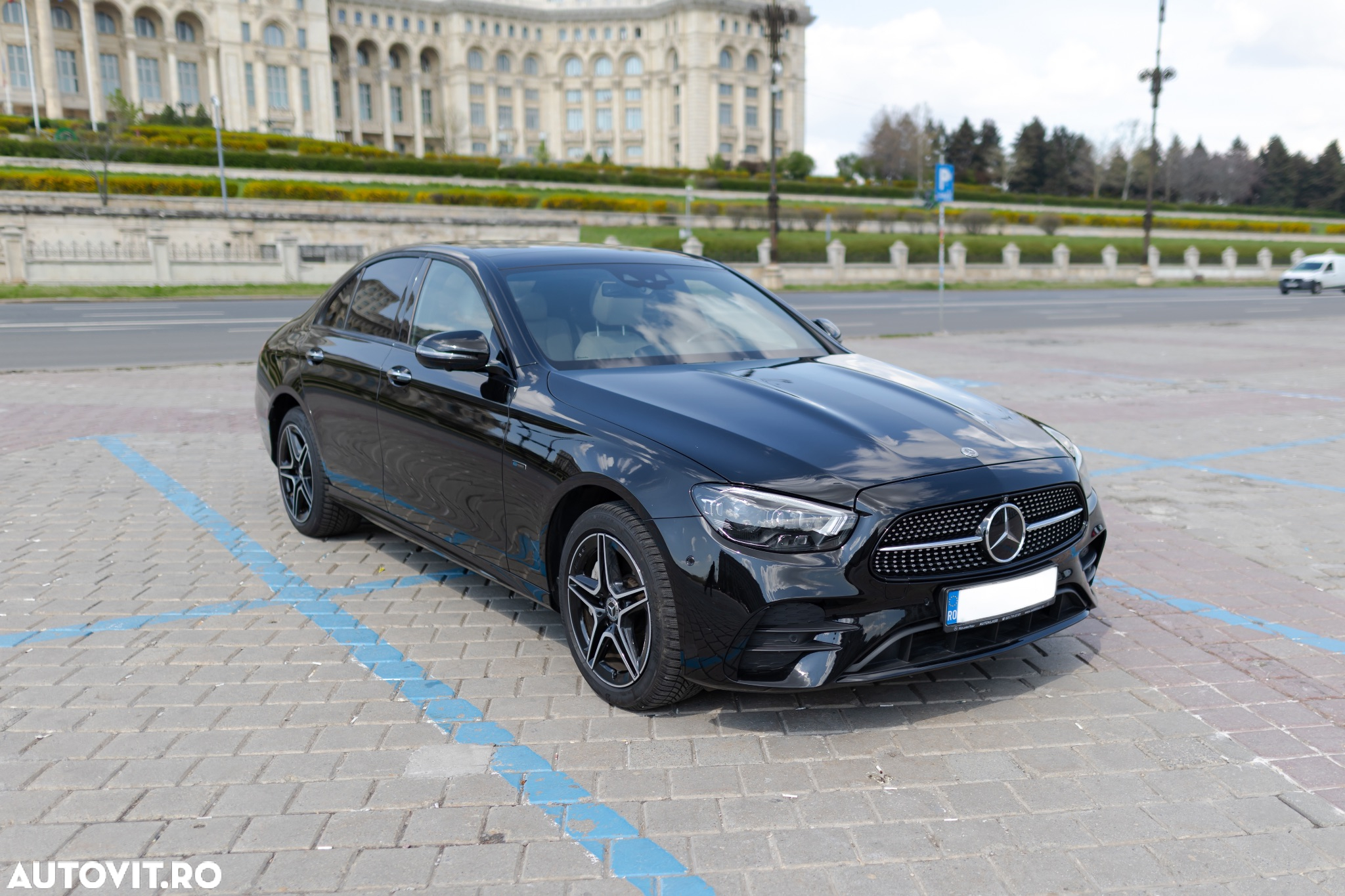 Mercedes-Benz E 300 9G-TRONIC AMG Line - 10