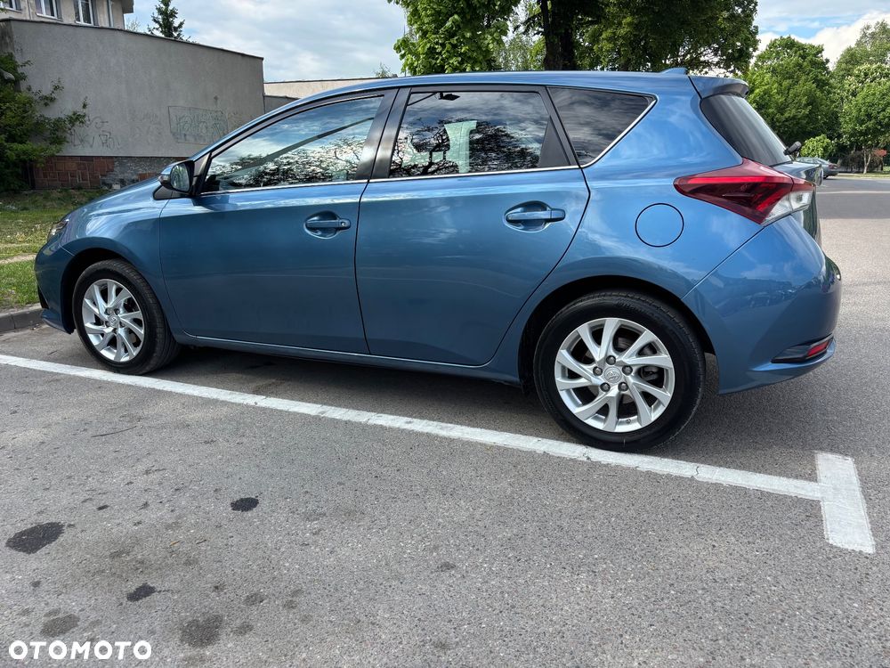 Toyota Auris 1.6 Premium + - 10