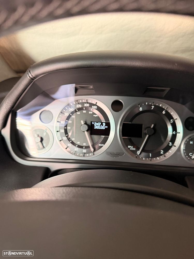 Aston Martin Vantage Coupe Sportshift - 12