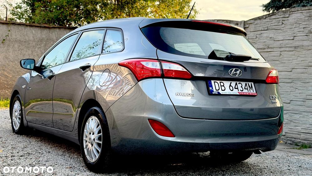 Hyundai i30 blue 1.6 CRDi Style - 12