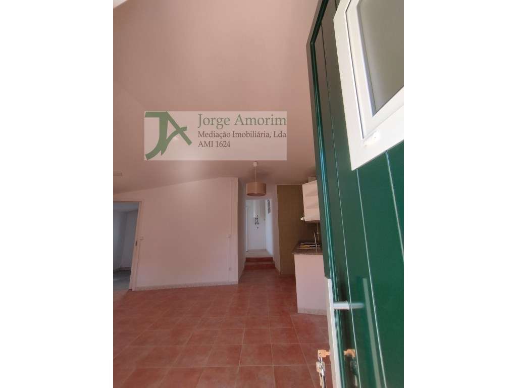 CasaT1 independente. Renovado. Junto ao Arrábida shopping. - Grande imagem: 2/8