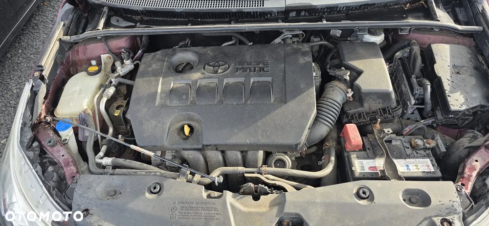 Toyota Avensis 1.8 Premium - 27